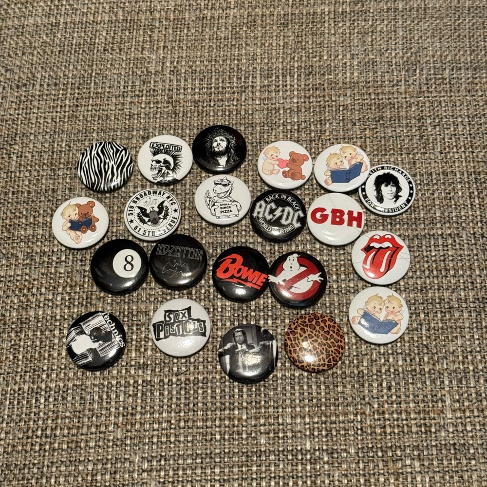 Brandy Melville Black and White Button Set